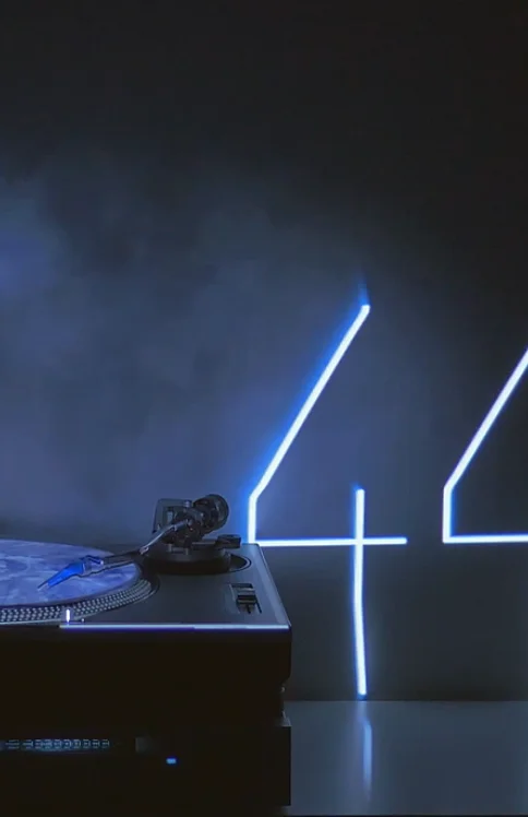 Vidéo mapping sur platine vinyle et baffles — Yoann Vermeulen Paris